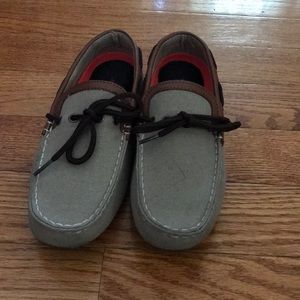Pair of gray and tan Levi’s size 7
